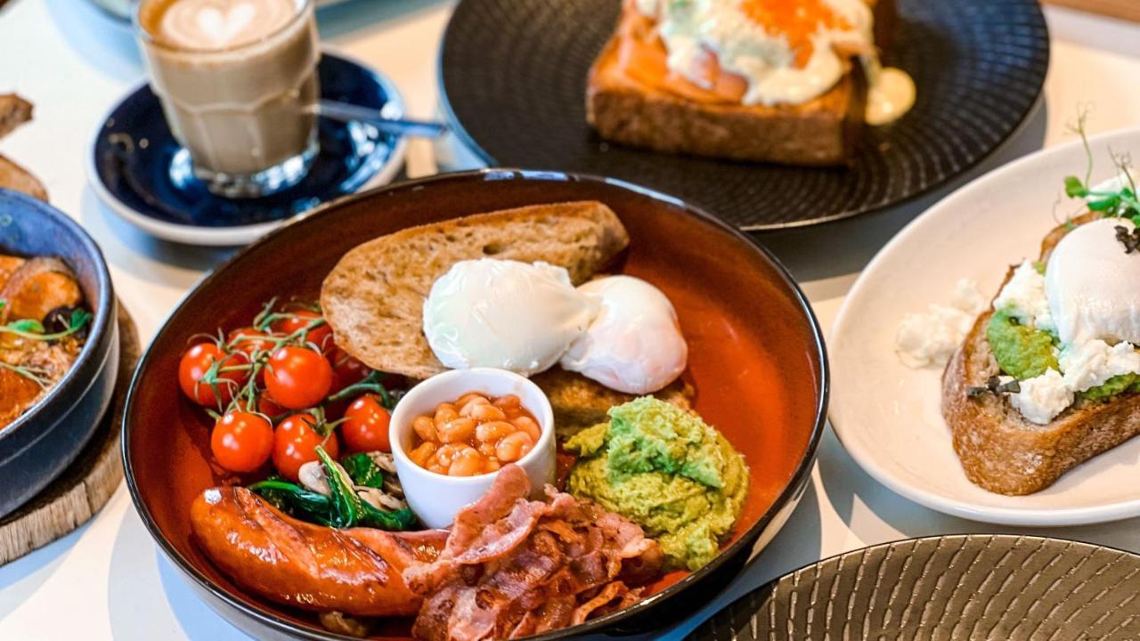 Hotel Indigo Singapore Katong By Ihg Buitenkant foto A breakfast plate at a cafe in Melbourne, Australia