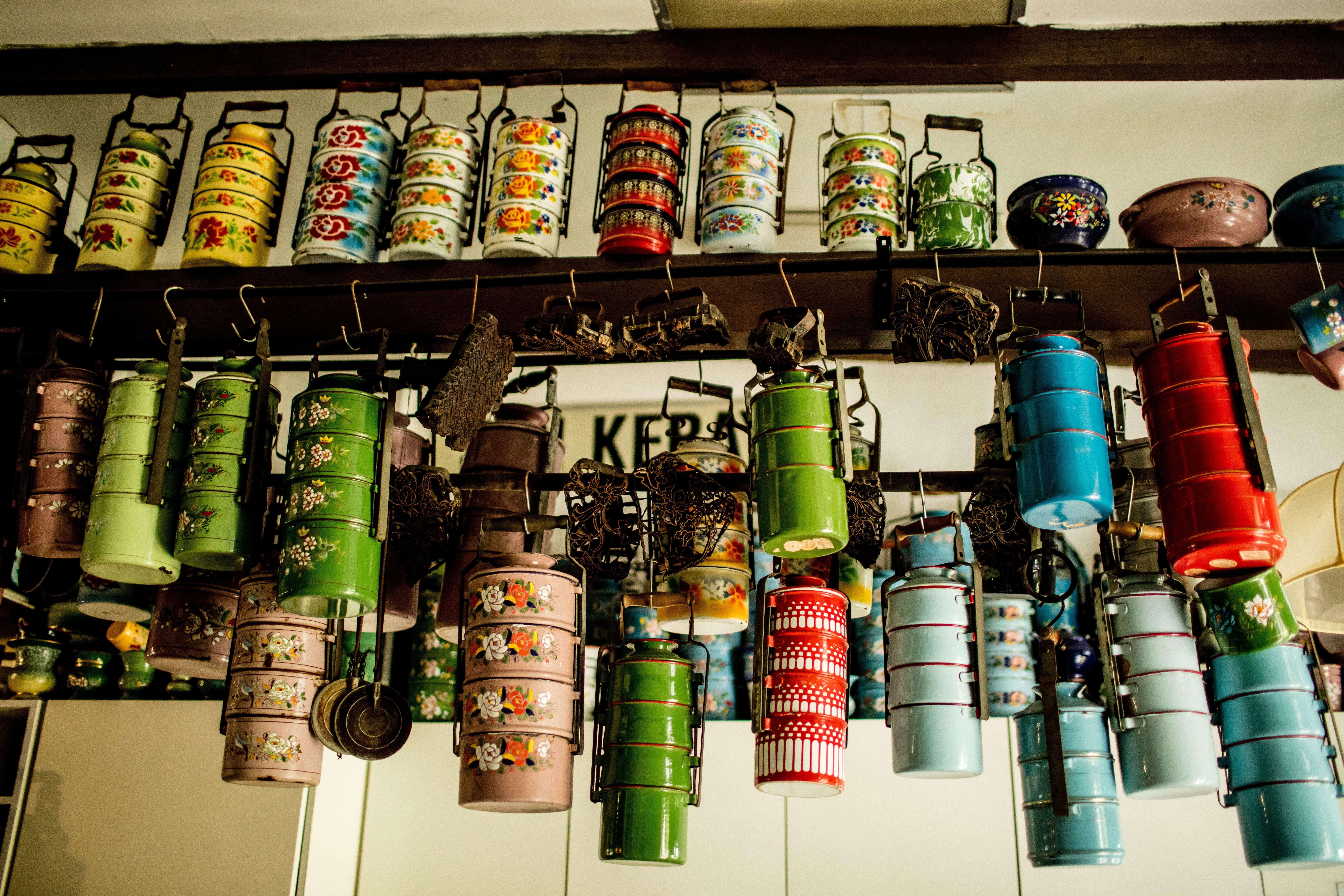 Hotel Indigo Singapore Katong By Ihg Buitenkant foto A collection of vintage enamelware
