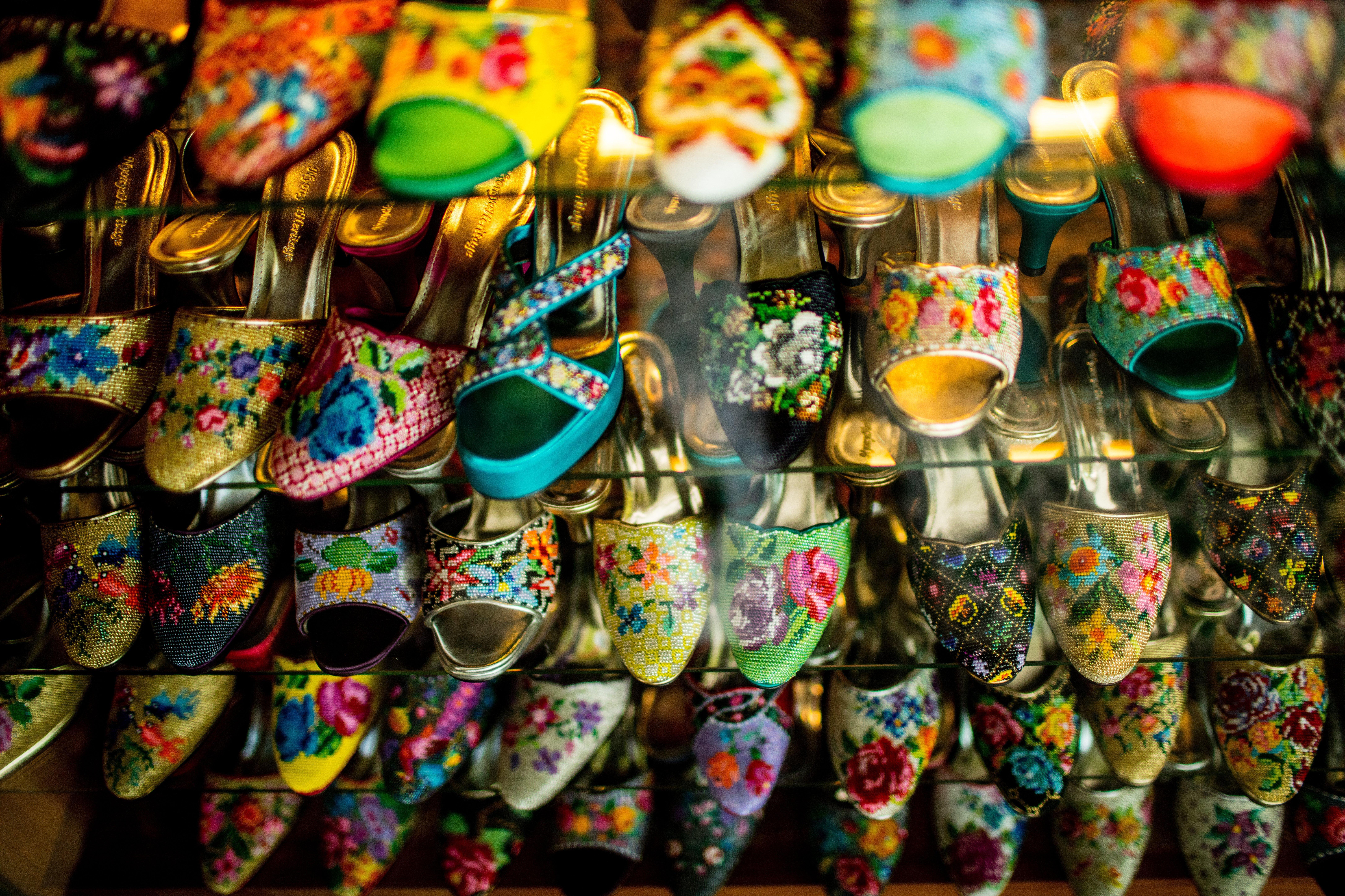 Hotel Indigo Singapore Katong By Ihg Buitenkant foto Ceramic bells