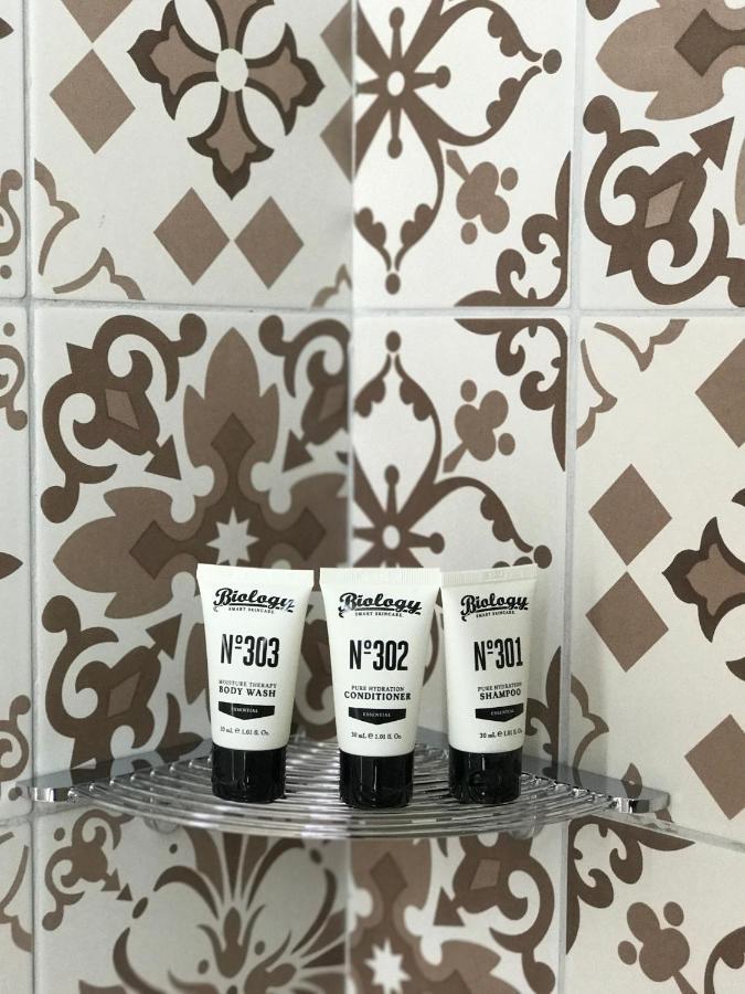Hotel Indigo Singapore Katong By Ihg Buitenkant foto A selection of hair care products by the company.