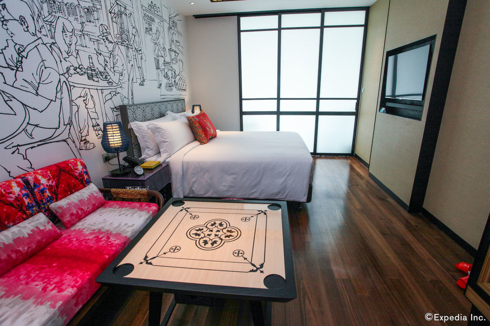 Hotel Indigo Singapore Katong By Ihg Buitenkant foto A carom board in a hotel room